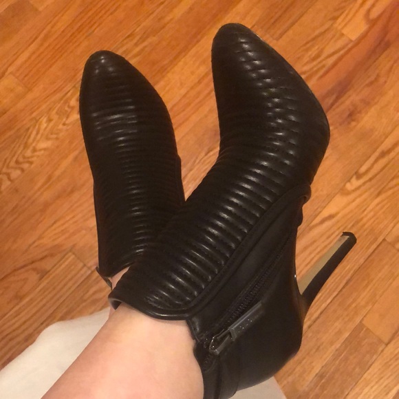 BCBG ankle zip up boots - Picture 6 of 7